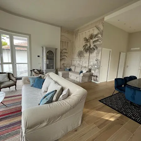 Lakefront Private